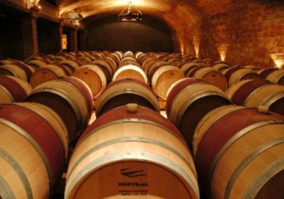 https://www.milyunadespedidas.com/actividades/visitas-a-bodegas/bodega2/ Bodega C2